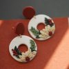 GO GIRL ACCESSORIES Earrings | Gj0412 - White Circle With Wreath Earrings