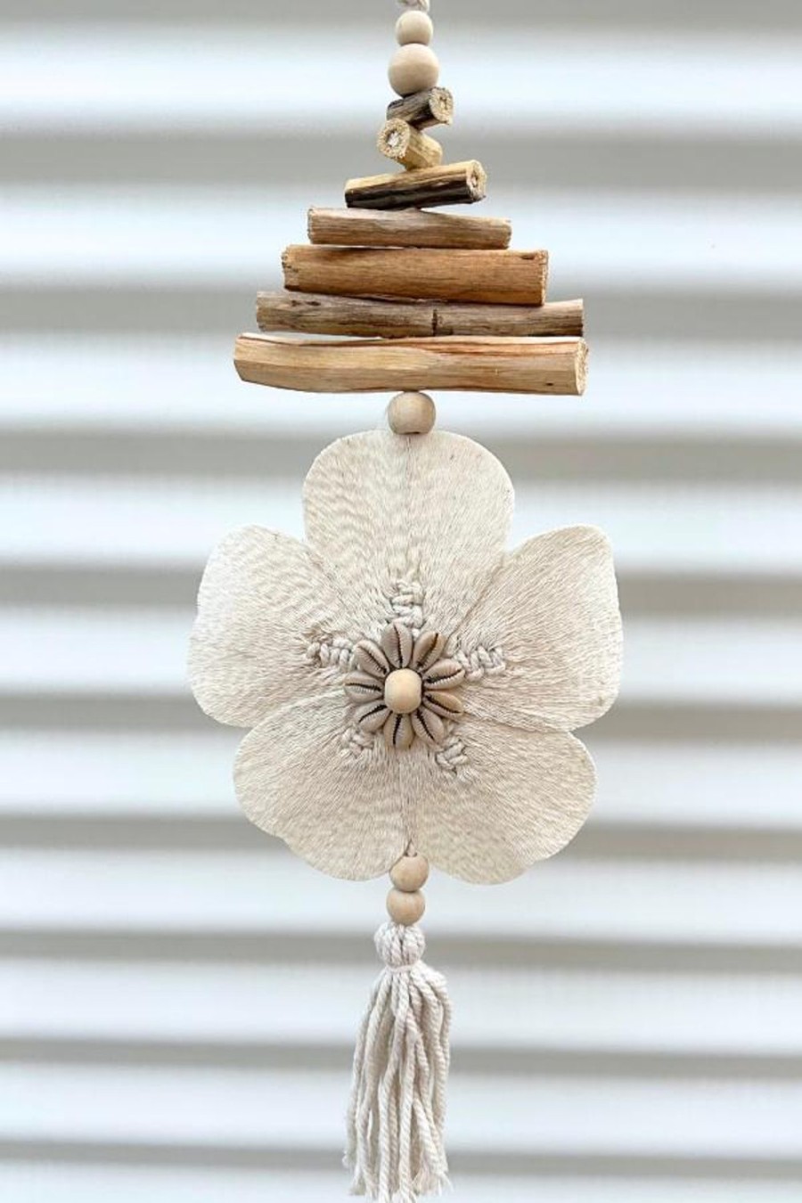 VILLA LIVING HOMEWARES Homewares | Vvlh608 - Hanging Decor Flower Driftwood/Shell