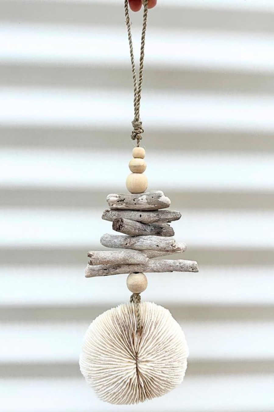 VILLA LIVING HOMEWARES Homewares | Vvlh607 - Hanging Decor Driftwood/Coral/Wood