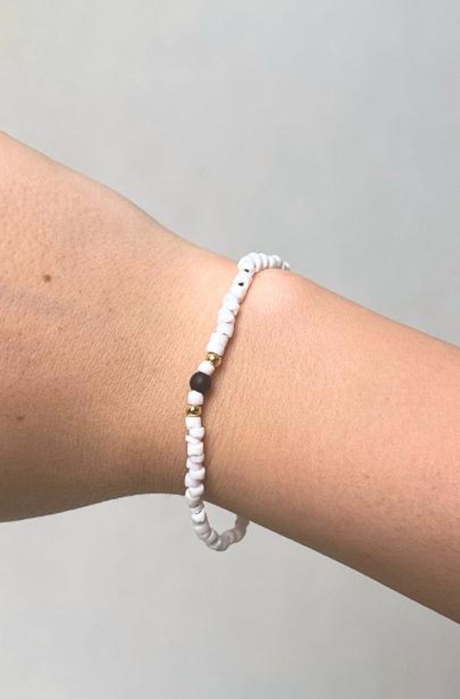 Go Girl Wholesale Beachy Jewellery | Vrzj2210 White Bracelet With Single Black Bead