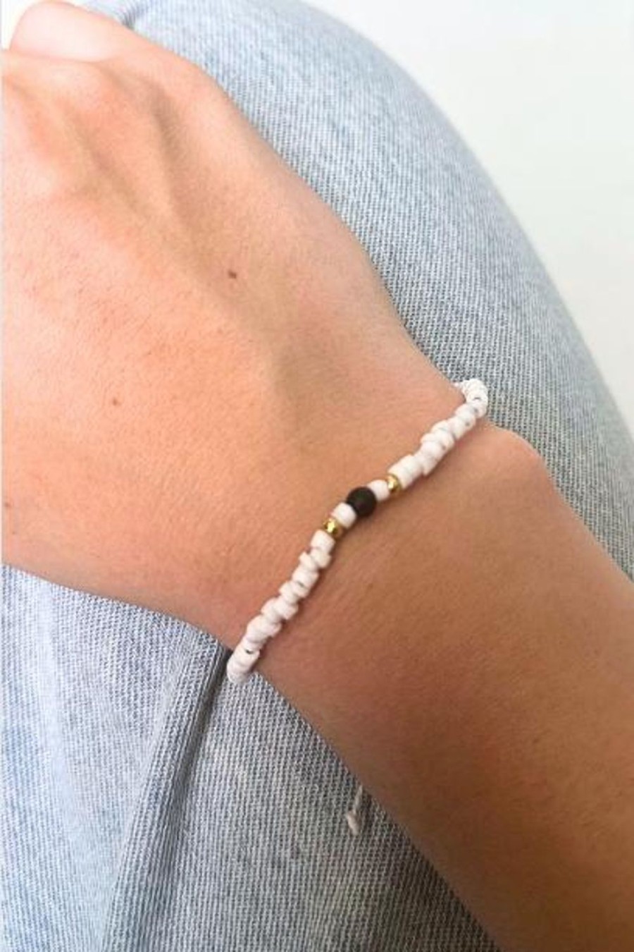 Go Girl Wholesale Beachy Jewellery | Vrzj2210 White Bracelet With Single Black Bead