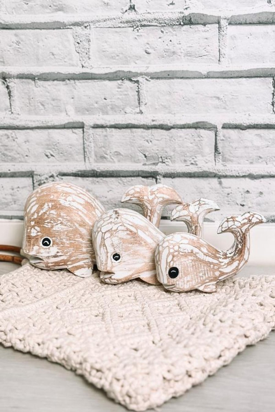 VILLA LIVING HOMEWARES Homewares | Vvlh190 - Whale Wooden Large Natural Wash