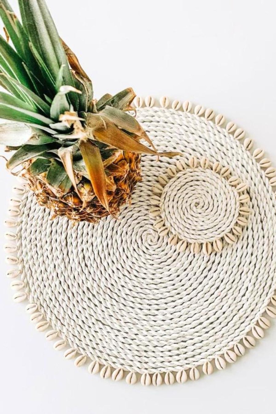 VILLA LIVING HOMEWARES Homewares | Vrhl248 - Round Rattan Shell Edge Placemat - White